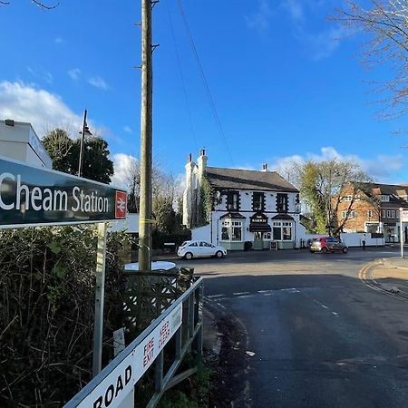 One-Bedroom Flat In Cheam Village Exterior foto