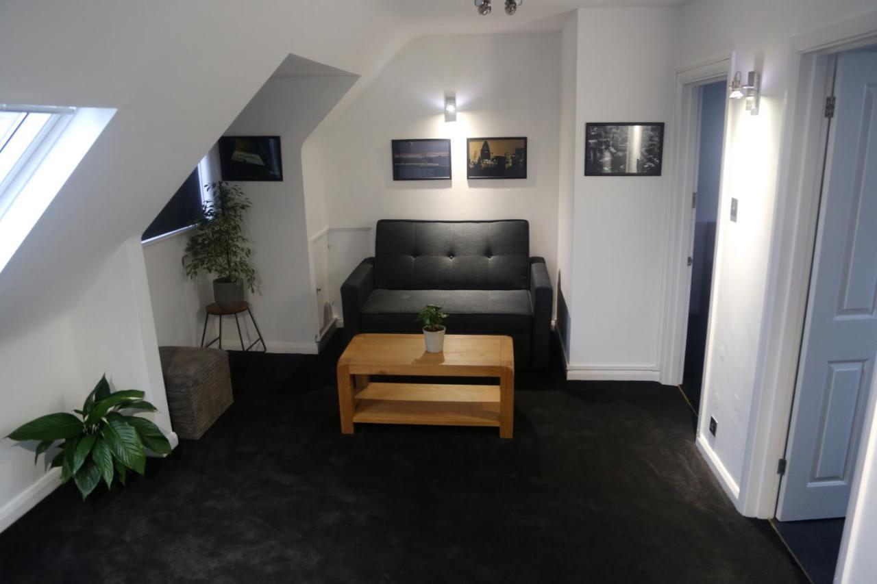 One-Bedroom Flat In Cheam Village Exterior foto