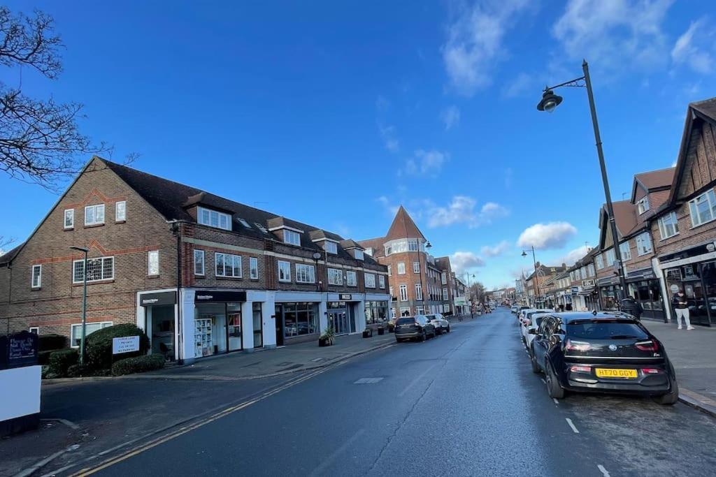 One-Bedroom Flat In Cheam Village Exterior foto
