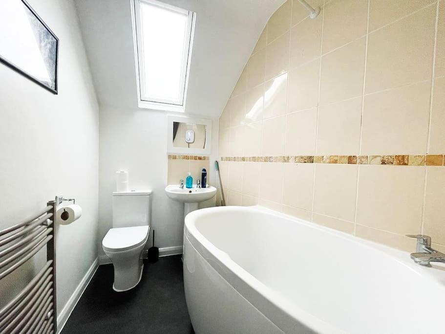 One-Bedroom Flat In Cheam Village Exterior foto