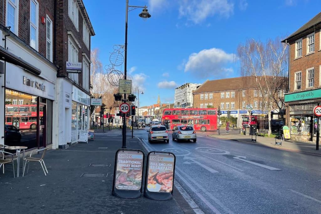 One-Bedroom Flat In Cheam Village Exterior foto